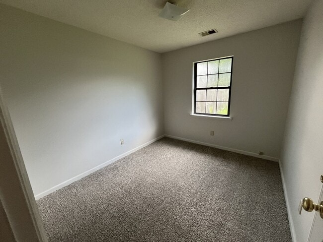 Building Photo - House for Rent