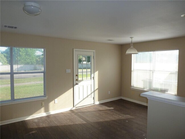 Building Photo - 2867 Southampton Way
