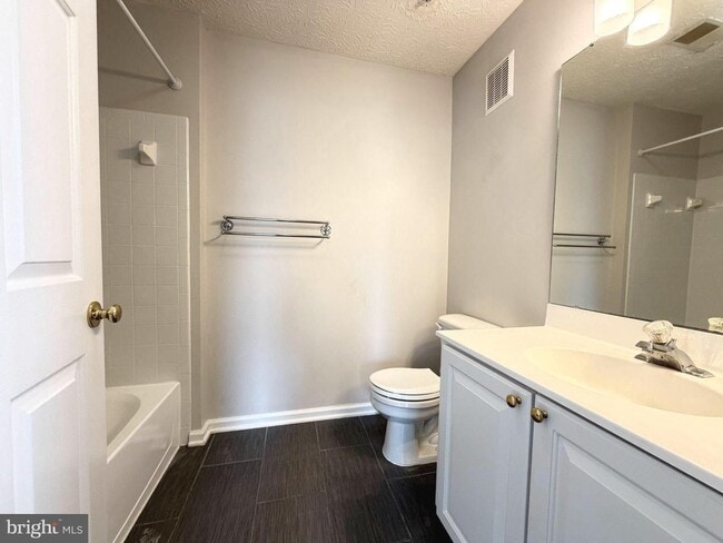 Building Photo - Beautiful 2BR/2BA Condo in Piney Orchard.
