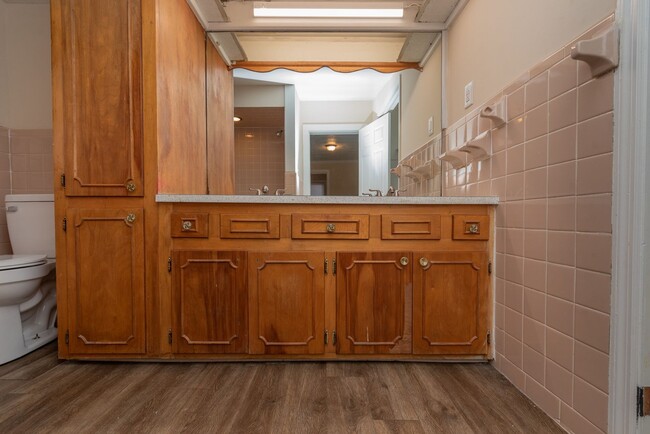 Building Photo - PRICE REDUCED- $995 - Cute 3 Bed/2 Bath Si...