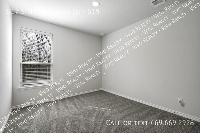 Building Photo - 517 S Mockingbird Ln