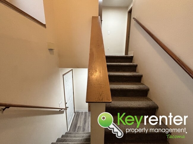 Building Photo - Spacious 3-Bedroom Home in Quiet Lakewood Cul-de-Sac