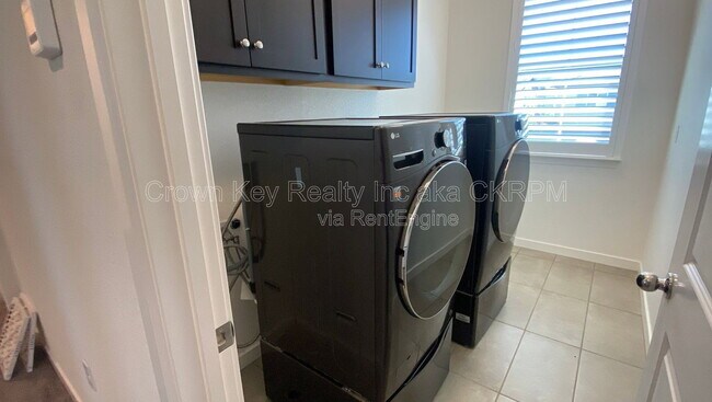 Building Photo - 17823 Taft Dr