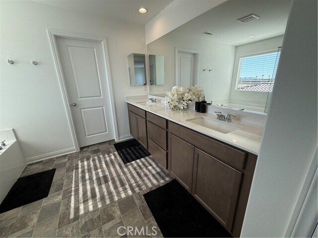 Building Photo - 4461 Hickory Ct