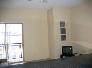 Building Photo - Great Studio Condo unit right between Capi...