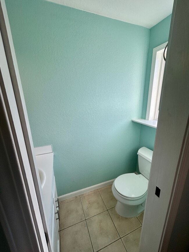 Building Photo - Fantastic 2 bed 1.5 bath townhome in Lynnw...