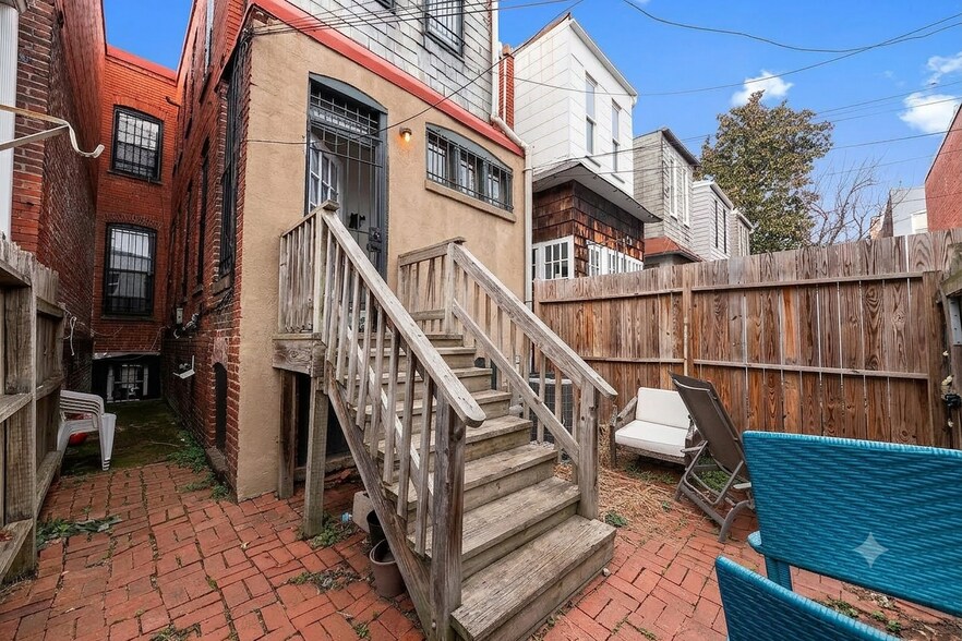 Building Photo - 1013 Independence Ave SE