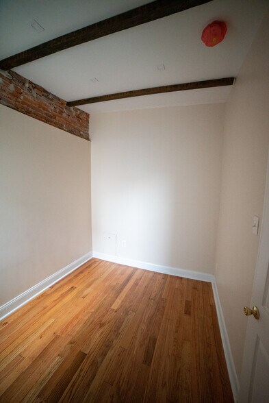 Building Photo - 2138 Sears St