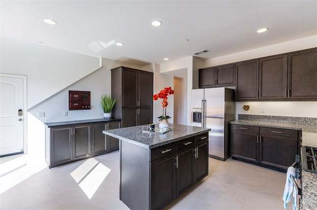 Building Photo - 4959 Camarillo Ln