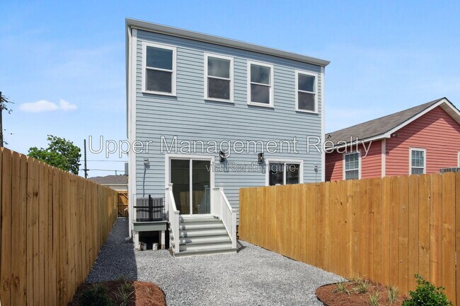 Building Photo - 2727 Third St