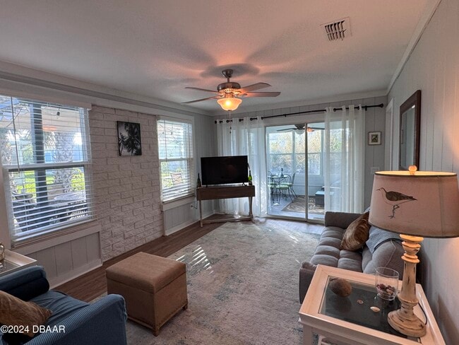 Building Photo - 24 Dolphin Ave