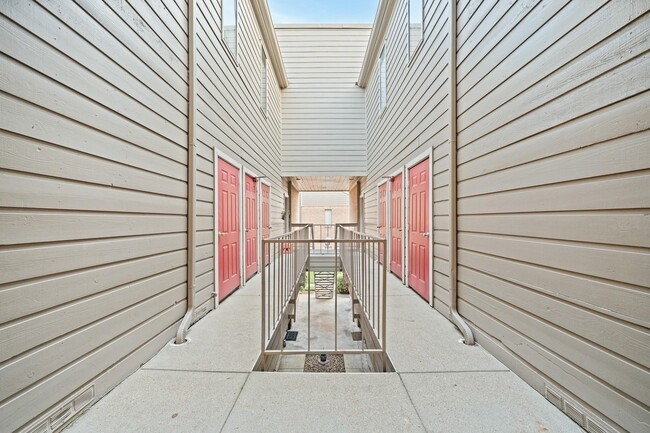 Building Photo - 2023 Gentry St
