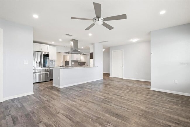 Building Photo - 1804 Oak View Dr