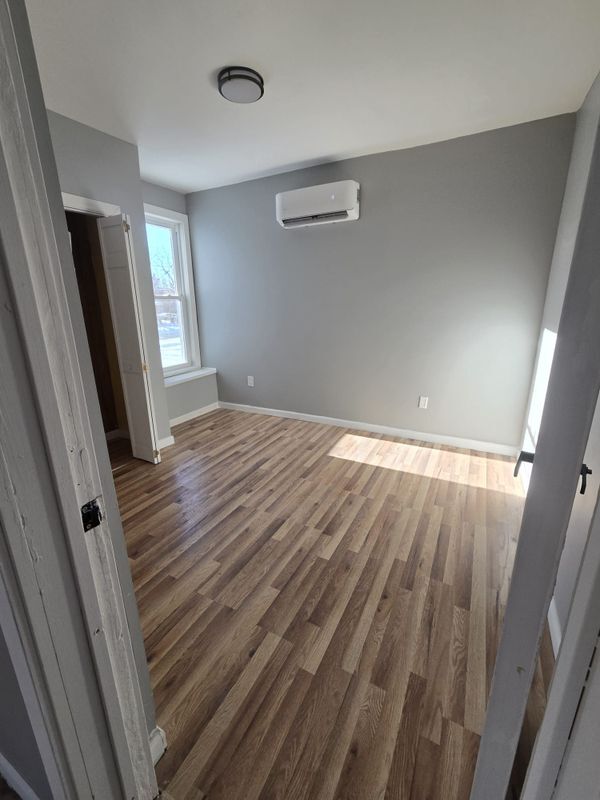 Building Photo - 715 Junction St