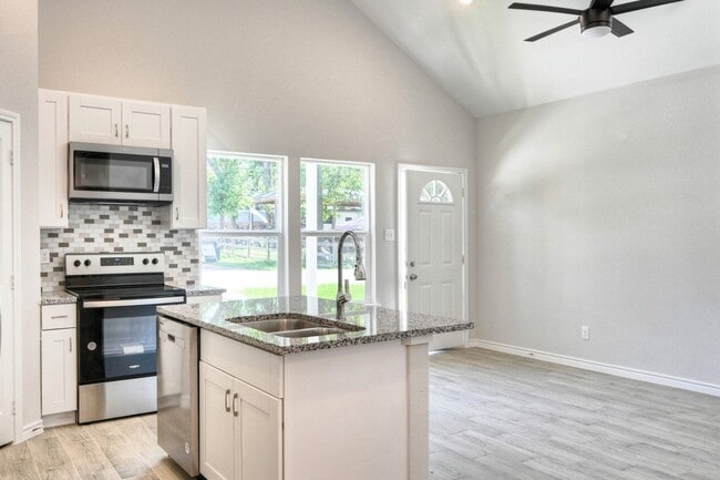 Building Photo - 9812 Arbor Oak