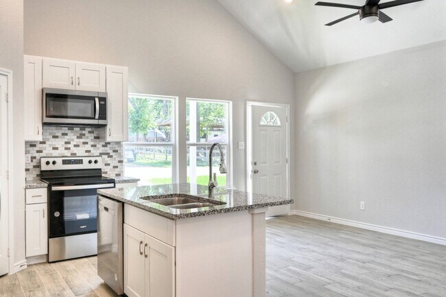 Building Photo - 9822 Arbor Oak