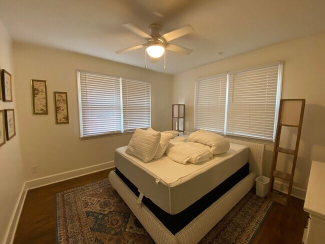 Building Photo - Beautifully Updated and Furnished 3 bedroom, 2 bath brick ranch in Vineland!