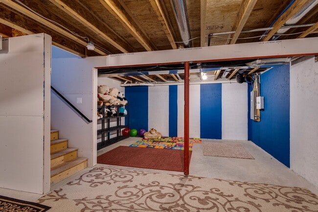 Building Photo - Professionally Managed Home in Convenient ...