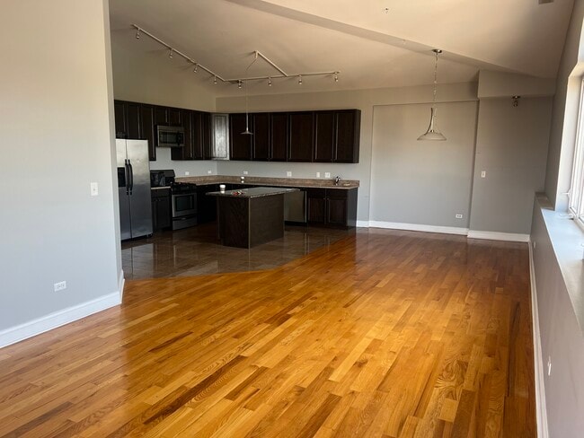Building Photo - 2801 W Ardmore Ave