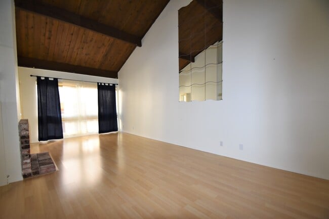 Building Photo - 827 Kingfisher Ter