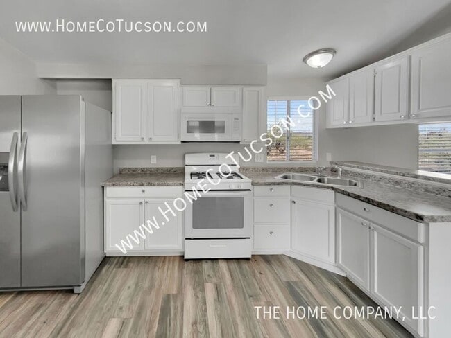 Building Photo - 9410 S Van Dr
