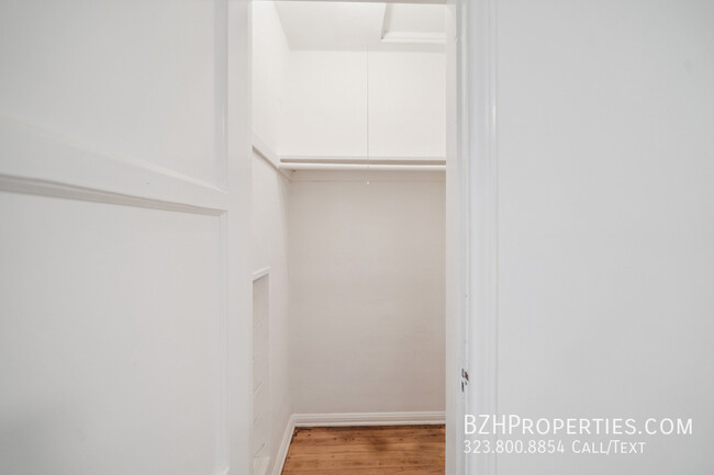 Building Photo - 1047 S Holt-