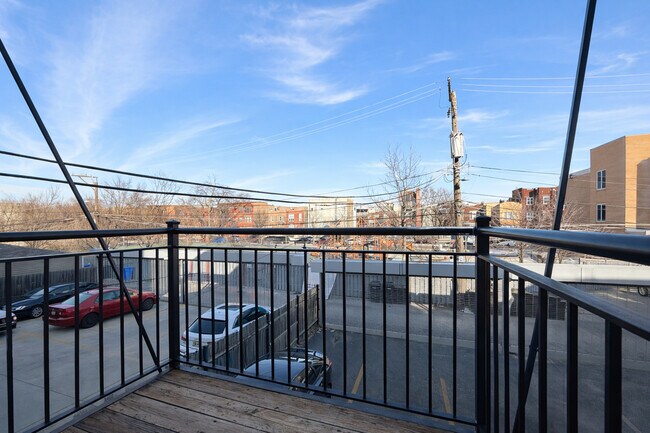 Building Photo - 6621 S Ingleside Ave