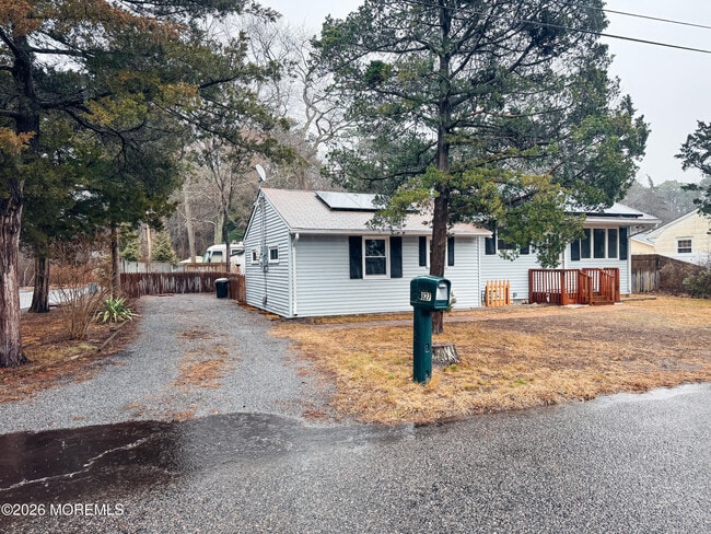 Building Photo - 827 Rogers St