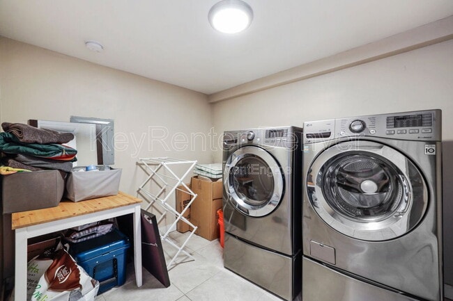 Building Photo - 2484 Pierce St