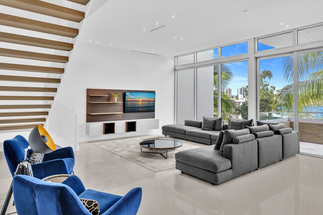 Building Photo - 3750 Yacht Club Dr