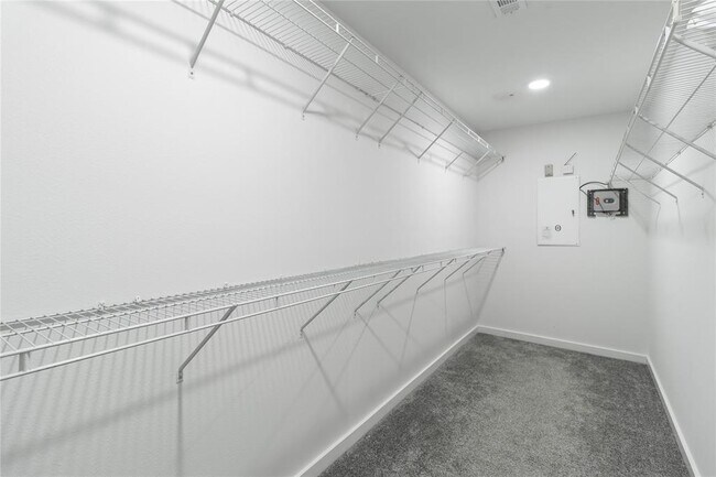 Building Photo - 823 Saulnier St