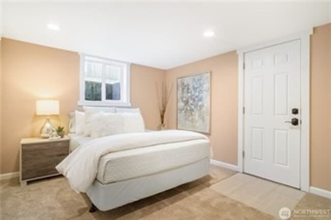 Building Photo - 5Bd/2Ba Seattle House