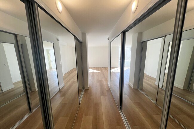 Building Photo - 10390 Wilshire Blvd