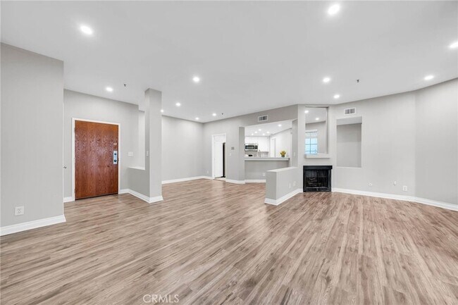 Building Photo - 2559 Plaza del Amo