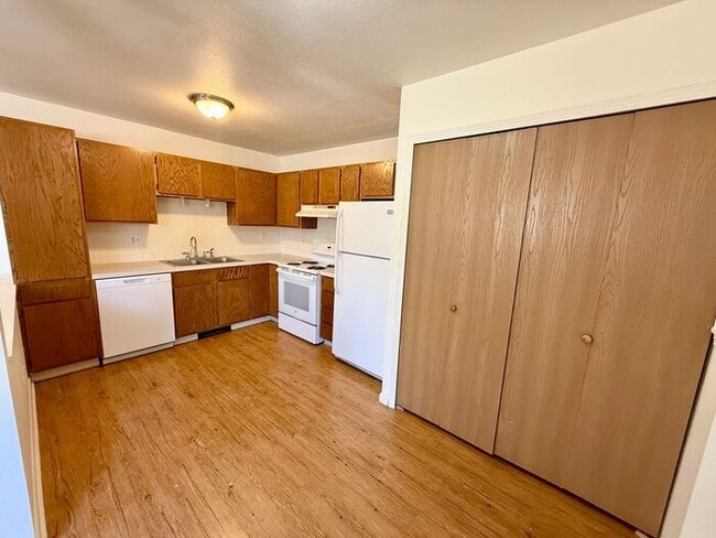Building Photo - Limited-Time Offer: 2 Weeks Free! 2-Bed, 1-Bath Garden Apartment in Johnstown