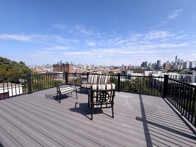 Building Photo - 126 OGDEN Ave