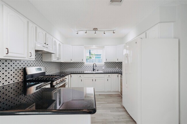 Building Photo - 9631 Truscon Dr