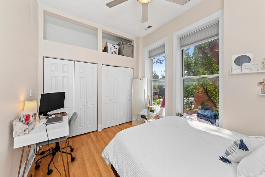 Building Photo - 456 W Armitage Ave