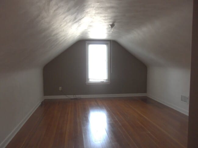 Building Photo - Engaging Cape Cod In An In-town Location!