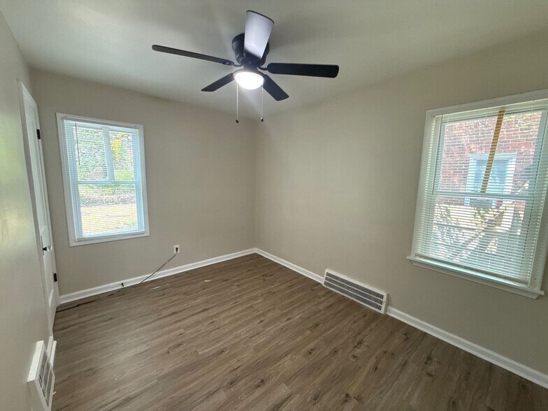 Building Photo - Fully Renovated 3-Bedroom Home – Move-In Ready for You!