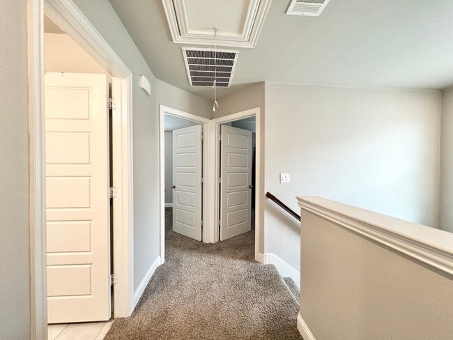 Building Photo - Modern Country Living Near I-35 – Stunning Duplex with Granite, Private Yard & Appliances Included!