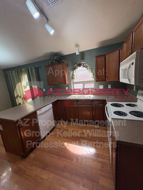 Building Photo - 15745 W Latham St
