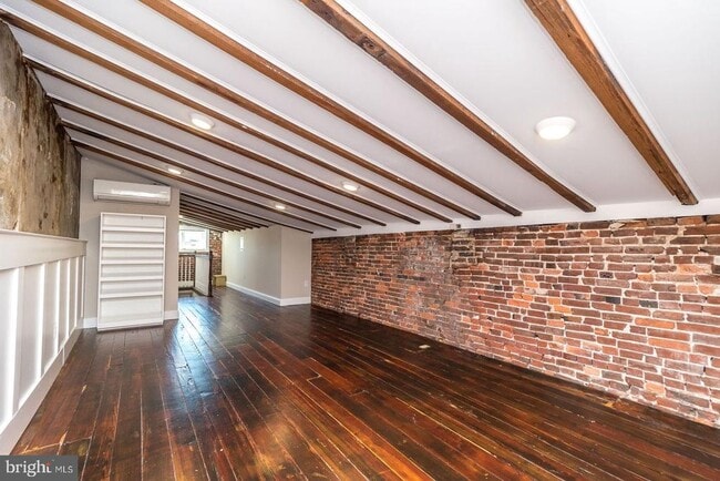 Building Photo - 114-18 Naudain St