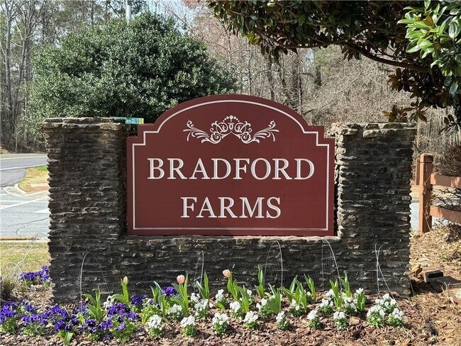 Building Photo - 3151 Greenbrier Ct