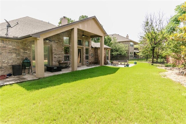 Building Photo - 211 Lake Como Dr