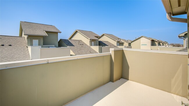 Building Photo - 1007 W 17th St