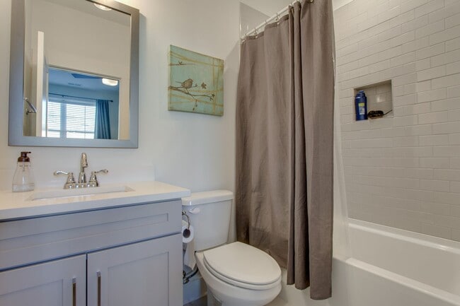 Building Photo - 732 Inspiration Blvd