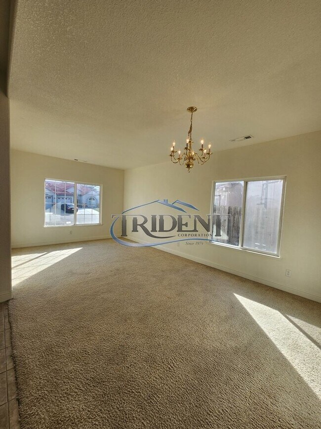 Building Photo - 4 bedroom 2 bath locaded in a cultisac