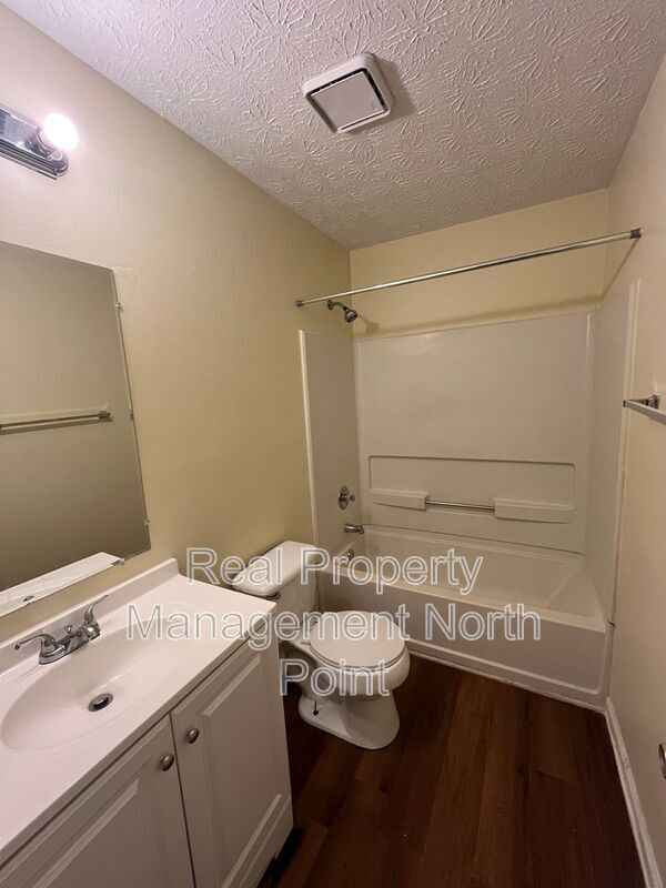 Building Photo - 3004 Kenville Ln
