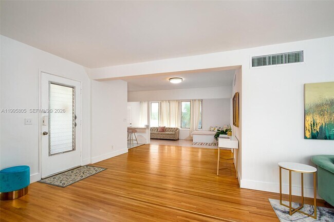 Building Photo - 10081 W Bay Harbor Dr